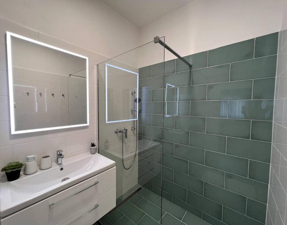 96M2 Of Comfort And Style: 4Bd Apartment In Old Town Bratislava Eksteriør billede