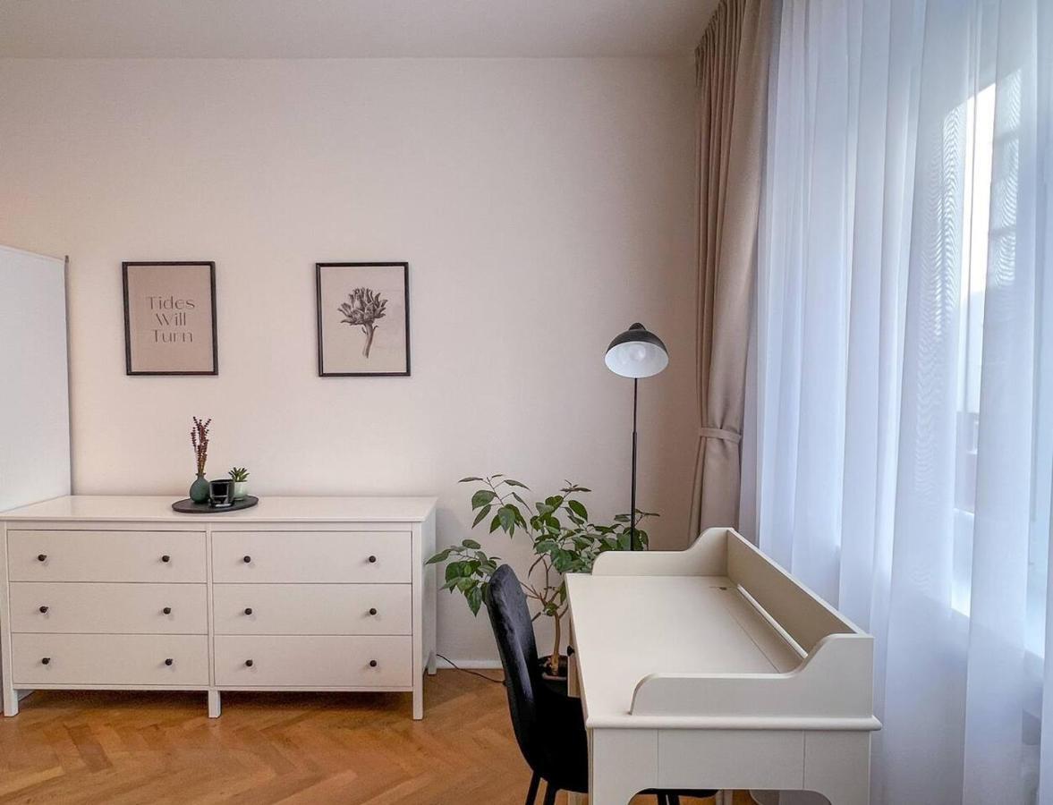 96M2 Of Comfort And Style: 4Bd Apartment In Old Town Bratislava Eksteriør billede